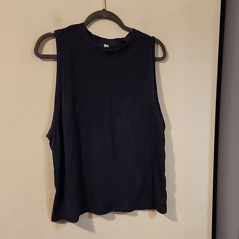 Lululemon tank size 6